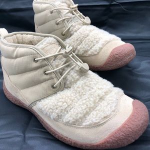 Keen slipons NWOT w/Sherpa & bungee laces